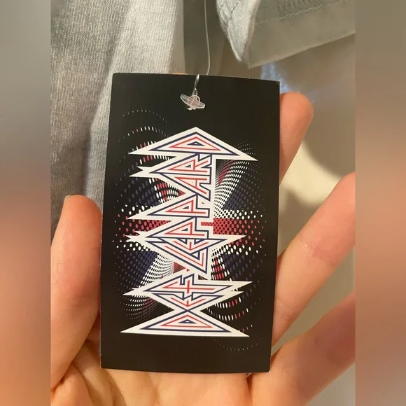 DEF LEPPARD Rhinestoned T-Shirt! 💀🌺 - Picture 5 of 7